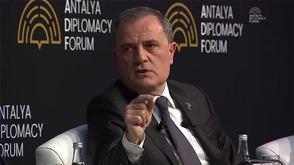 Министр иностранных дел Азербайджана Джейхун Байрамов на панельной дискуссии в рамках Анталийского дипломатического форума (12 апреля 2025). Анталья - Sputnik Армения