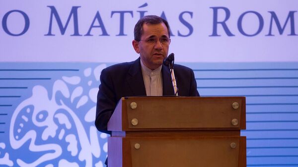 Заместитель министра иностранных дел Ирана Маджид Тахт Раванчи во время пресс-конференции в рамках своего визита в Мехико (30 ноября 2015). Мексика - Sputnik Армения