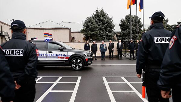 Премьер-министр Никол Пашинян посетил административный комплекс нового Центра патрульной службы и оперативного управления МВД (16 апреля 2025). Еревaн - Sputnik Армения