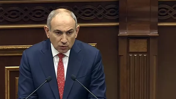 Премьер-министр Никол Пашинян во время очередного заседания Национального собрания РА (17 апреля 2025). Еревaн - Sputnik Армения