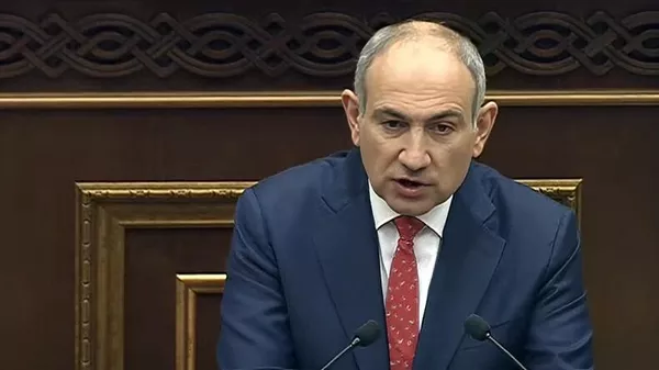 Премьер-министр Никол Пашинян во время очередного заседания Национального собрания РА (17 апреля 2025). Еревaн - Sputnik Армения