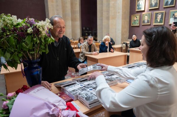 Презентация книги Елены Шуваевой &quot;Голоса Бессмертия. Воспоминания армянских ветеранов Великой Отечественной войны&quot; в Музее военной истории &quot;Мать Армения&quot; (18 апреля 2025). Еревaн - Sputnik Армения