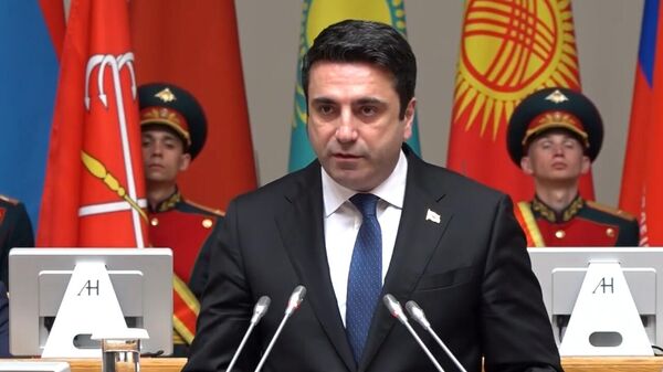 В Армении знают цену Победы и бережно относятся к истории ВОВ: Ален Симонян - Sputnik Армения