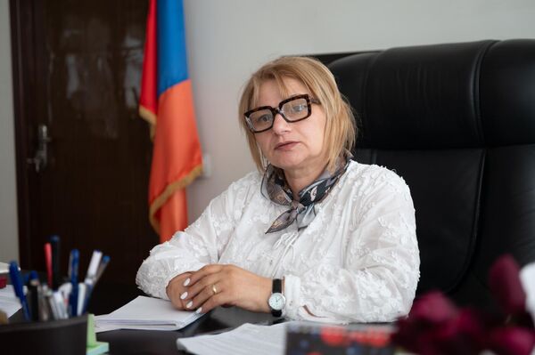 Руководитель общины Берд Астхик Акобян Руководитель общины Берд Астхик Акобян - Sputnik Армения