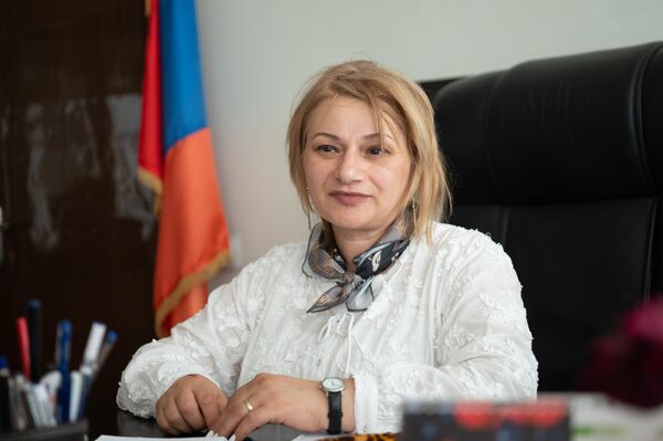 Руководитель общины Берд Астхик Акобян Руководитель общины Берд Астхик Акобян - Sputnik Армения