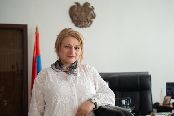 Руководитель общины Берд Астхик Акобян Руководитель общины Берд Астхик Акобян - Sputnik Армения