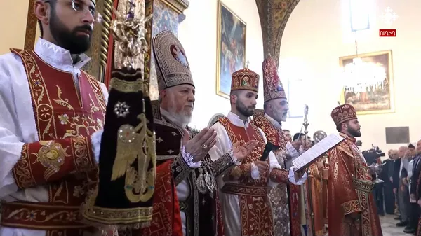 Католикос Гарегин Второй на праздничной литургии в Эчмиадзине (20 апреля 2025). Вагаршапат - Sputnik Армения