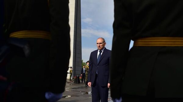 Премьер-министр Никол Пашинян в мемориальном комплексе Цицернакаберд (24 апреля 2025). Еревaн - Sputnik Армения