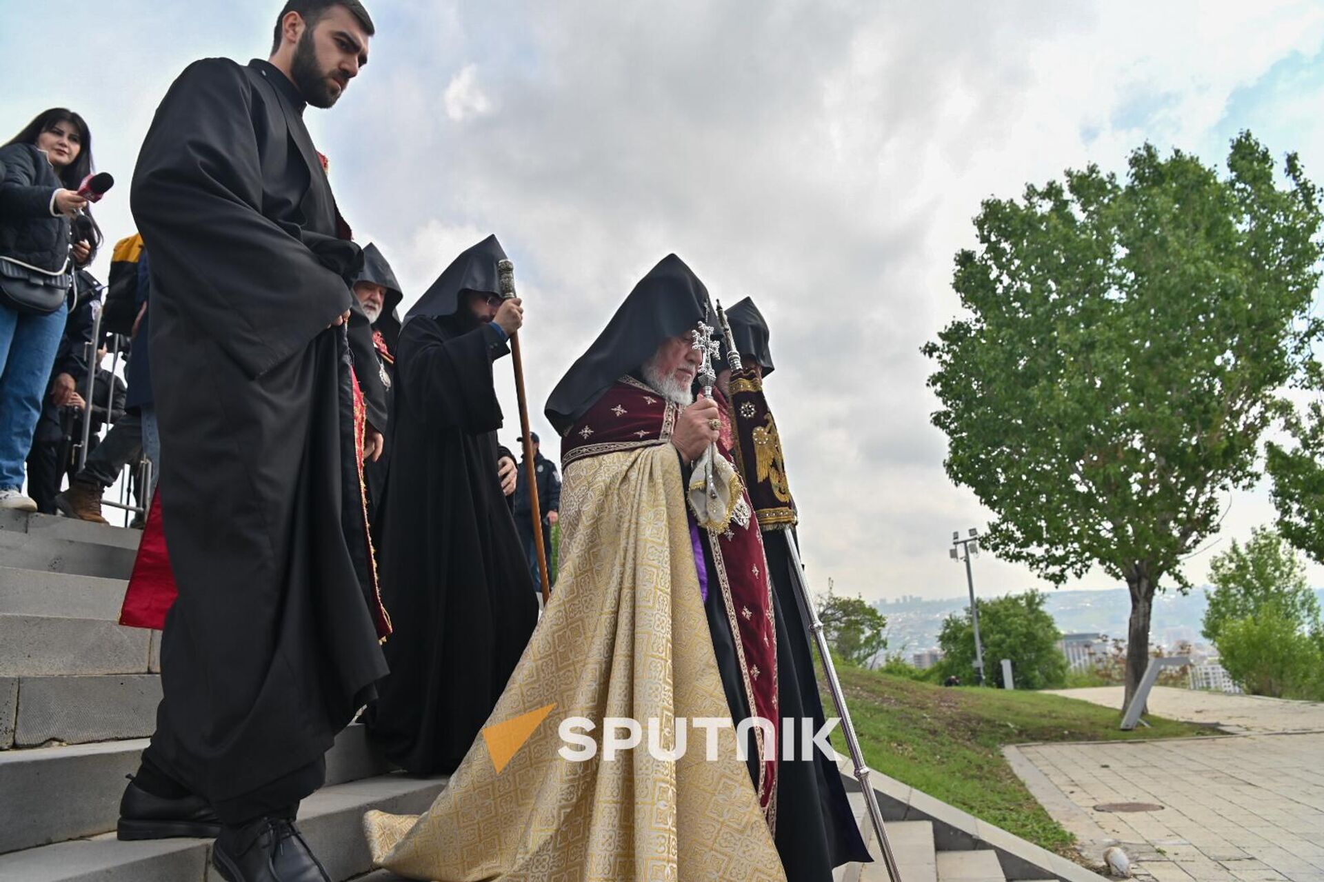 Католикос Гарегин Второй в мемориальном комплексе Цицернакаберд (24 апреля 2025). Еревaн - Sputnik Армения, 1920, 24.04.2025