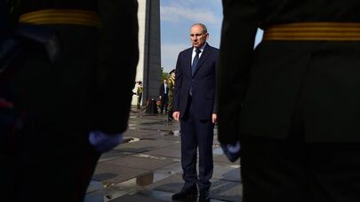 Премьер-министр Никол Пашинян в мемориальном комплексе Цицернакаберд (24 апреля 2025). Еревaн