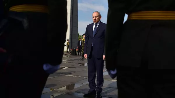 Премьер-министр Никол Пашинян в мемориальном комплексе Цицернакаберд (24 апреля 2025). Еревaн - Sputnik Армения