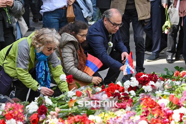 Мемориальный комплекс Цицернакаберд в 110 годовщину геноцида армян Мемориальный комплекс Цицернакаберд в 110 годовщину геноцида армян - Sputnik Армения