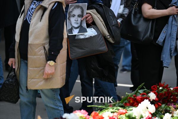 Мемориальный комплекс Цицернакаберд в 110 годовщину геноцида армян Мемориальный комплекс Цицернакаберд в 110 годовщину геноцида армян - Sputnik Армения