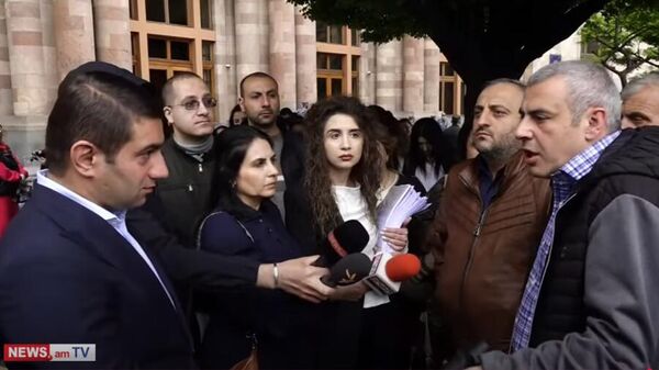 Акция протеста предпринимателей возле здания правительства (25 апреля 2025). Еревaн - Sputnik Արմենիա