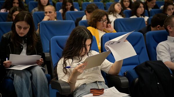 В Армении написали Диктант Победы - Sputnik Армения