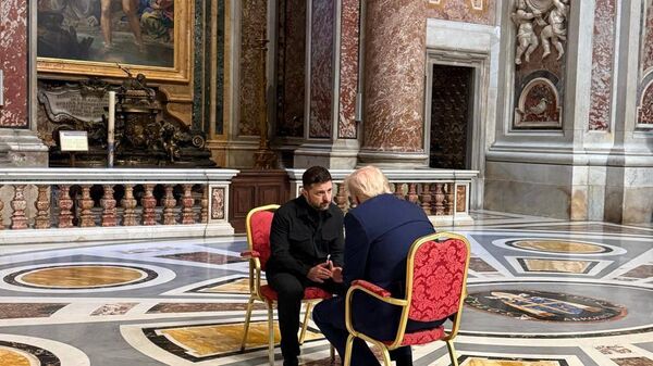 Встреча Дональда Трампа с Владимиром Зеленским перед церемонией прощания с папой Римским (26 апреля 2025). Ватикан - Sputnik Армения