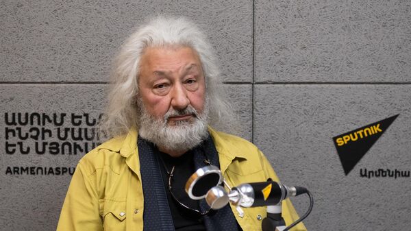 Внук Анастаса Микояна, советский и российский музыкант, композитор и продюсер, художник и фотограф, режиссёр театра и кино, создатель и лидер рок-группы Цветы Стас Намин в гостях радио Sputnik (29 апреля 2025). Еревaн - Sputnik Արմենիա