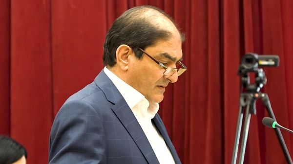 Судья Артуш Габриелян на судебном заседании по вопросу привлечения его к дисциплинарной ответственности (30 апреля 2025). Еревaн - Sputnik Армения