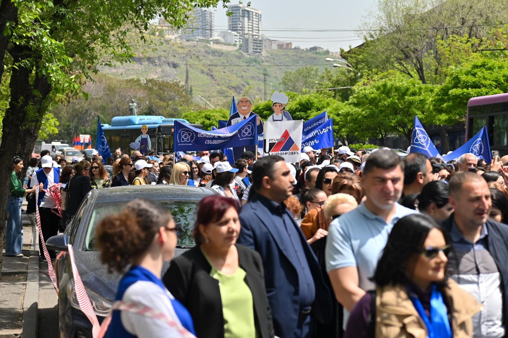 Первомайское шествие (1 мая 2025). Еревaн - Sputnik Армения, 1920, 01.05.2025