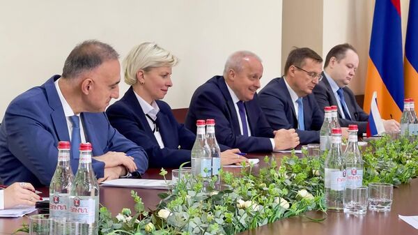 Посол России С.П.Копыркин совместно с Генеральным консулом России в Гюмри И.Б.Титовым совершил рабочую поездку в Лорийскую область (01 мая 2025). Лори - Sputnik Армения