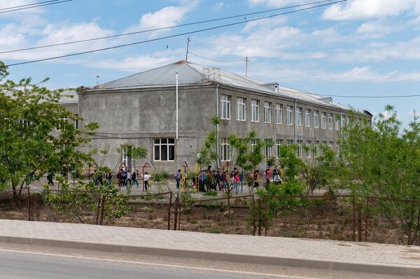 Здание школы села Ерасхаун Армавирской области Здание школы села Ерасхаун Армавирской области - Sputnik Армения