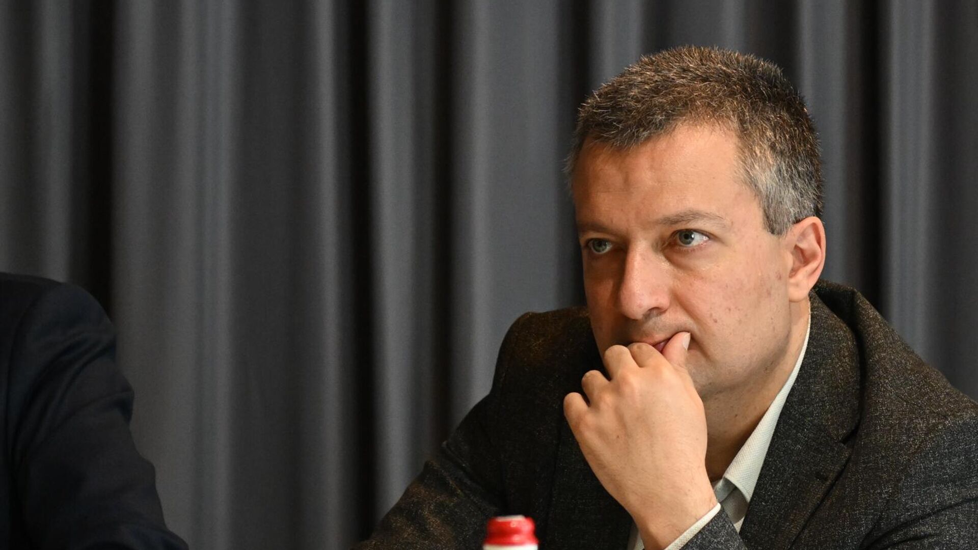 Политолог, научный сотрудник APRI Armenia Бениамин Погосян во время международного круглого стола Диалог России и США и возможные последствия для евразийской безопасности и Южного Кавказа (3 мая 2025). Еревaн Политолог, научный сотрудник APRI Armenia Бениамин Погосян во время международного круглого стола Диалог России и США и возможные последствия для евразийской безопасности и Южного Кавказа (3 мая 2025). Еревaн - Sputnik Армения, 1920, 03.05.2025