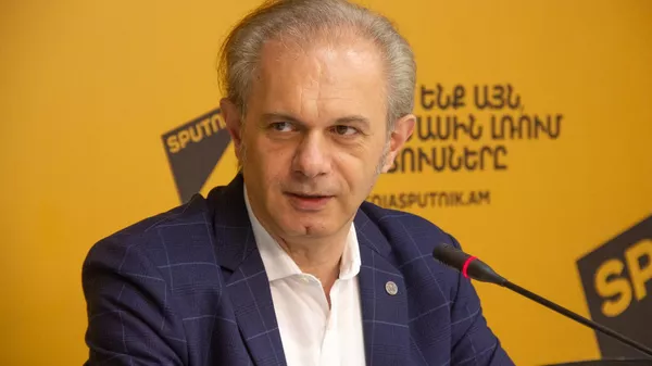 Продюсер и голос фильма Боевое братство Рубен Пашинян на пресс-конференции (7 мая 2025). Еревaн - Sputnik Армения