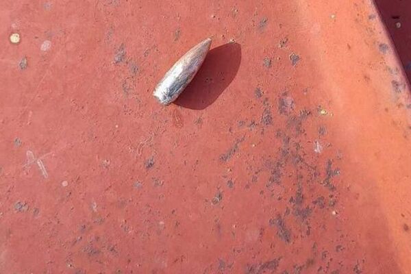 В результате обстрела жилого дома со стороны ВС Азербайджана повреждена крыша жилого дома в селе Хнацах (10 мая 2025). Сюник - Sputnik Армения