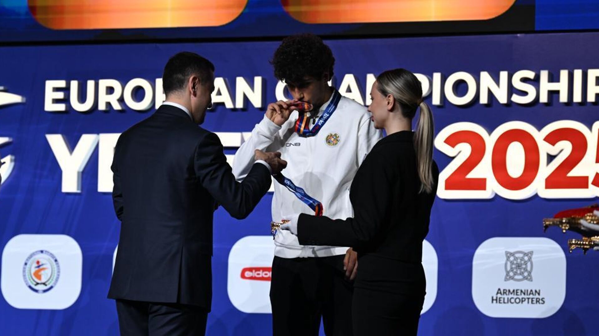 Гор Нерсисян стал бронзовым призером 60-го чемпионата Европы по каратэ среди взрослых (10 мая 2025). Еревaн Гор Нерсисян стал бронзовым призером 60-го чемпионата Европы по каратэ среди взрослых (10 мая 2025). Еревaн - Sputnik Армения, 1920, 10.05.2025