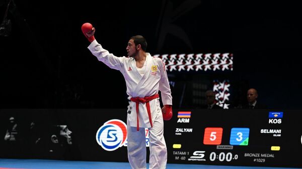 Юра Залян 2-ой бронзовый медалист во время 60-го чемпионата Европы по каратэ среди взрослых (10 мая 2025). Еревaн - Sputnik Армения