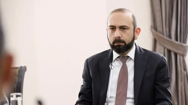 Министр иностранных дел Армении Арарат Мирзоян принял нового посла Китайской Народной Республики Ли Синвэя (12 мая 2025). Еревaн - Sputnik Армения