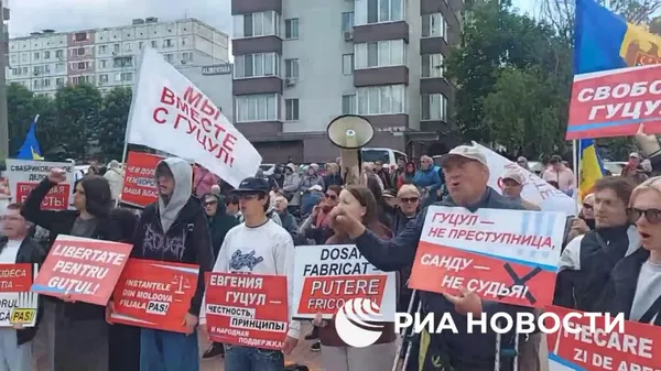 Демонстрация сторонников главы Гагаузии после продления срока ее домашнего ареста  - Sputnik Армения