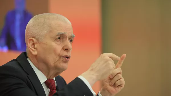 Видеомост Москва — Минск — Астана — Бишкек — Ереван — Ташкент на тему: Биобезопасность стран ЕАЭС с участием академика РАН, заместителя президента Российской академии образования Геннадия Онищенко (14 мая 2025). Москва - Sputnik Армения