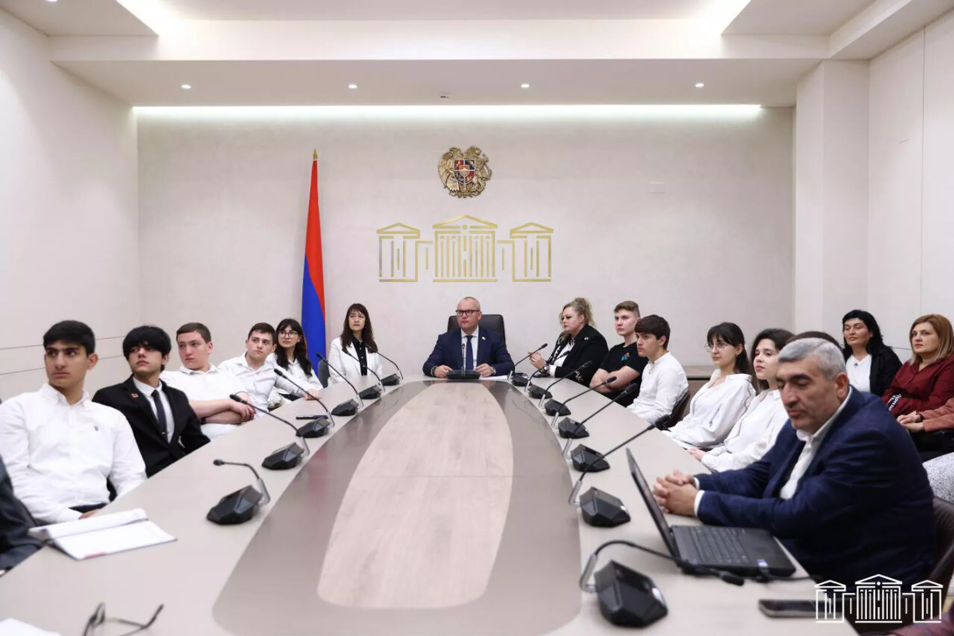 Депутат Алексей Сандыков встретился с участниками международного культурно-образовательного проекта Поезд Памяти 2025 (15 мая 2025). Еревaн Депутат Алексей Сандыков встретился с участниками международного культурно-образовательного проекта Поезд Памяти 2025 (15 мая 2025). Еревaн - Sputnik Արմենիա, 1920, 15.05.2025