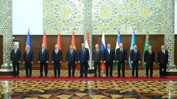 Президент Таджикистана Эмомали Рахмон принял руководителей делегаций очередного заседания Совета руководителей органов безопасности и спецслужб государств – участников СНГ (16 мая 2025). Душанбе - Sputnik Армения