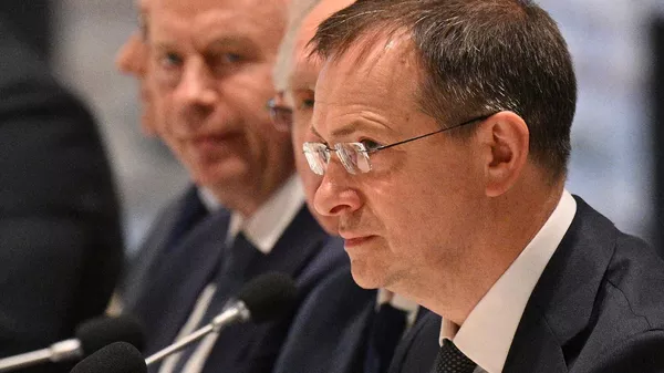 Помощник президента РФ Владимир Мединский на переговорах между делегациями России и Украины (16 мая 2025). Стамбул - Sputnik Армения