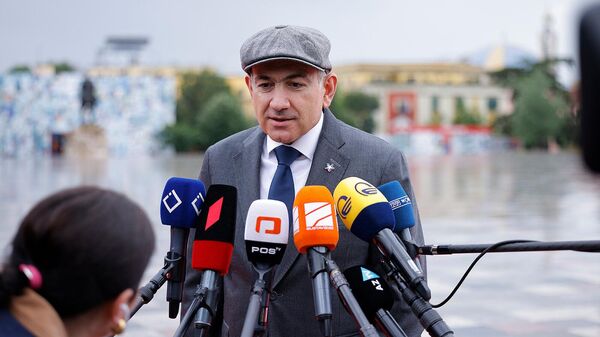 Премьер-министр Никол Пашинян отвечает на вопросы журналистов во время открытия 6-го саммита Европейского политического сообщества (16 мая 2025). Тирана - Sputnik Армения