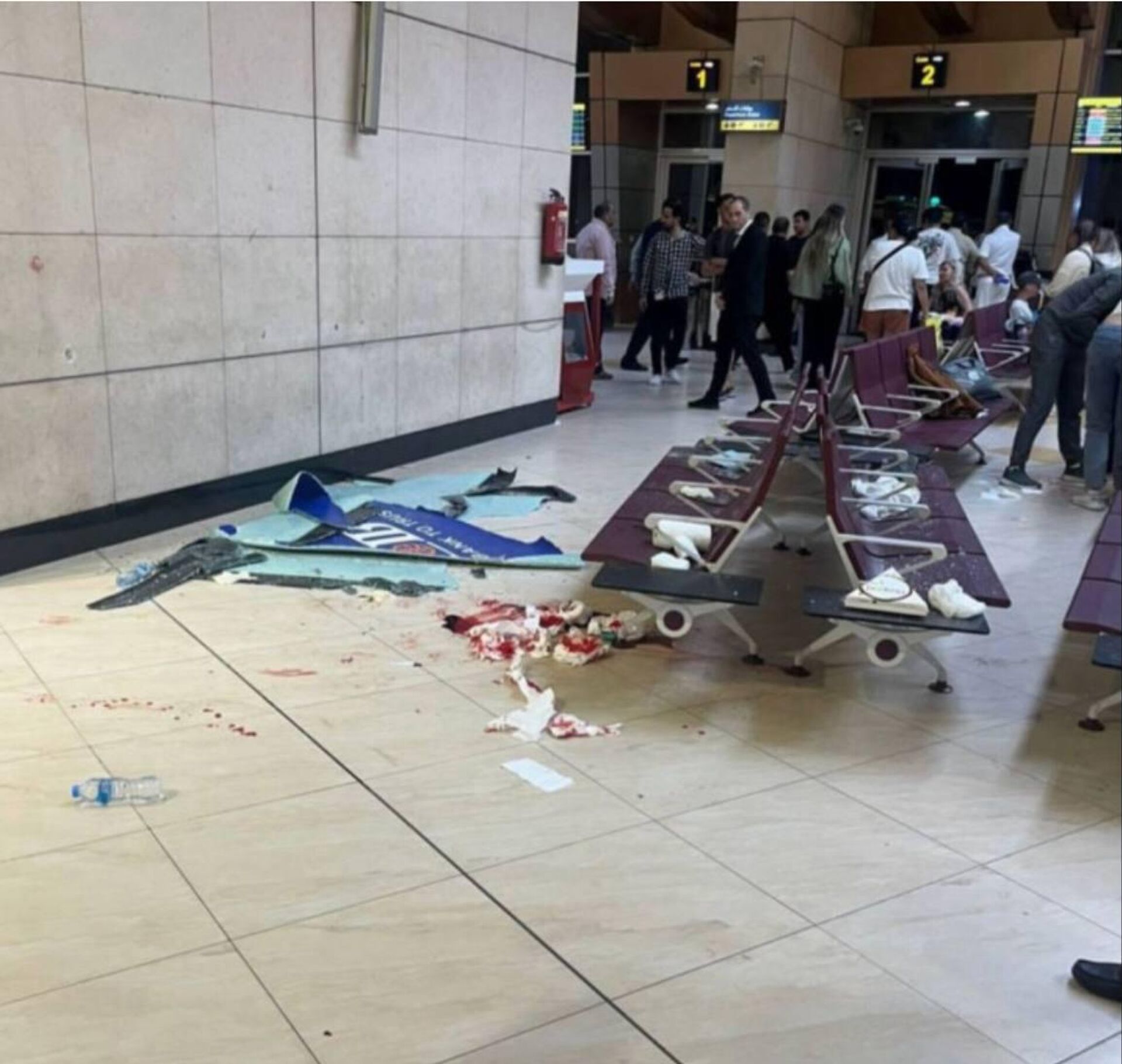 В Египте, в аэропорту Шарм-эль-Шейха, на пассажиров рухнул рекламный щит - Sputnik Армения, 1920, 18.05.2025