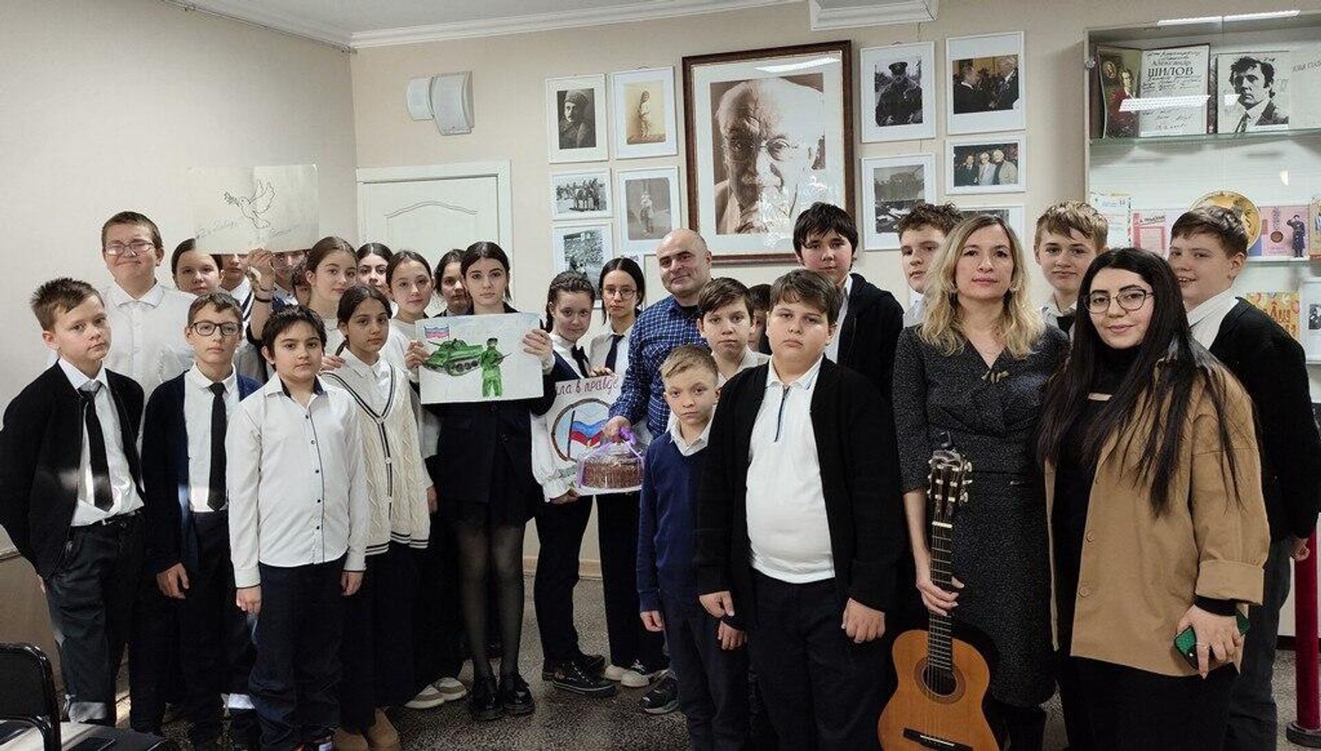 Почетный гость часа юного патриота Верны подвигам отцов, участник специальной военной операции, майор 44-го армейского корпуса отдельной мотострелковой бригады Виталий Гасумян (19 мая 2025). Георгиевск - Sputnik Արմենիա, 1920, 19.05.2025