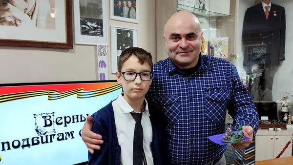 Почетный гость часа юного патриота Верны подвигам отцов, участник специальной военной операции, майор 44-го армейского корпуса отдельной мотострелковой бригады Виталий Гасумян (19 мая 2025). Георгиевск - Sputnik Армения