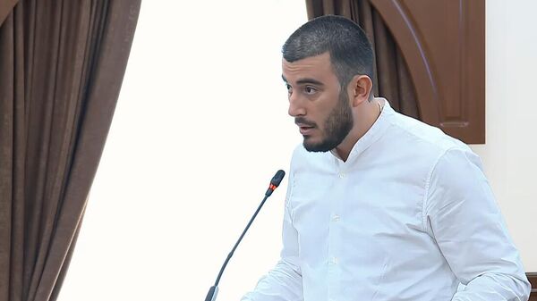 Член Совета старейшин Самвел Акобян во время очередного заседания Совета старейшин (20 мая 2025). Еревaн - Sputnik Армения