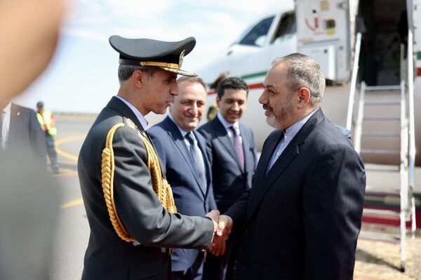 Հայաստան է ժամանել Իրանի պաշտպանության նախարար և զինված ուժերի աջակցման նախարար, բրիգադի գեներալ Ազիզ Նասիրզադեն Հայաստան է ժամանել Իրանի պաշտպանության նախարար և զինված ուժերի աջակցման նախարար, բրիգադի գեներալ Ազիզ Նասիրզադեն - Sputnik Արմենիա