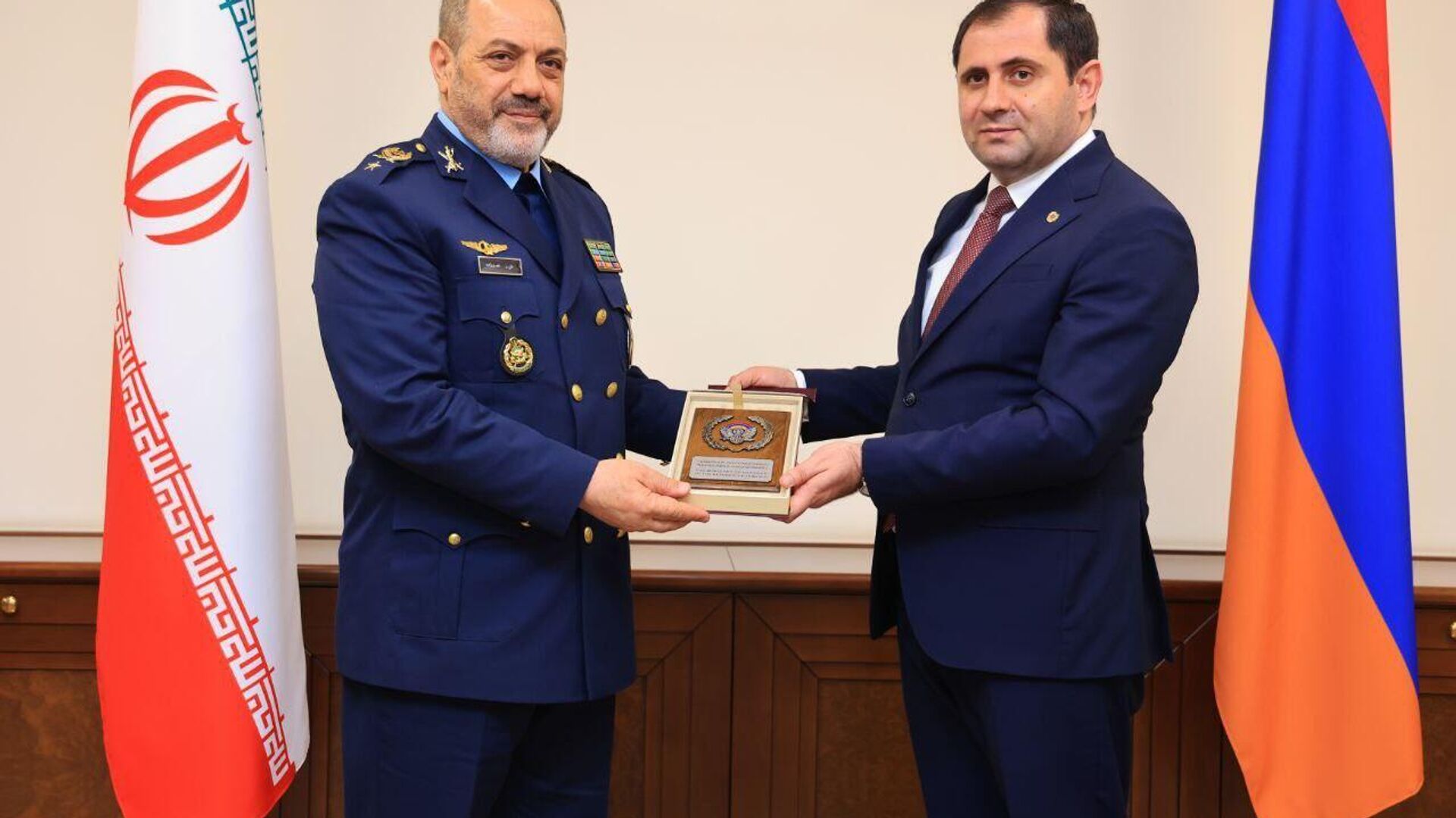 Սուրեն Պապիկյանն ընդունել է ԻԻՀ պաշտպանության և զինված ուժերի աջակցման նախարար, բրիգադի գեներալ Ազիզ Նասիրզադեին Սուրեն Պապիկյանն ընդունել է ԻԻՀ պաշտպանության և զինված ուժերի աջակցման նախարար, բրիգադի գեներալ Ազիզ Նասիրզադեին - Sputnik Արմենիա, 1920, 20.05.2025