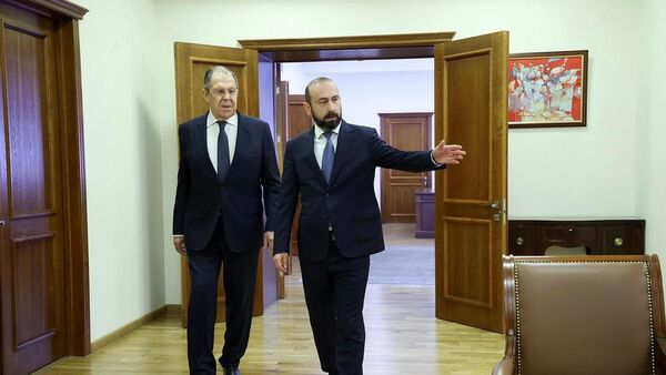 Встреча министров иностранных дел РА и РФ Арарата Мирзояна и Сергея Лаврова в формате тет-а-тет (21 мая 2025). Еревaн - Sputnik Армения