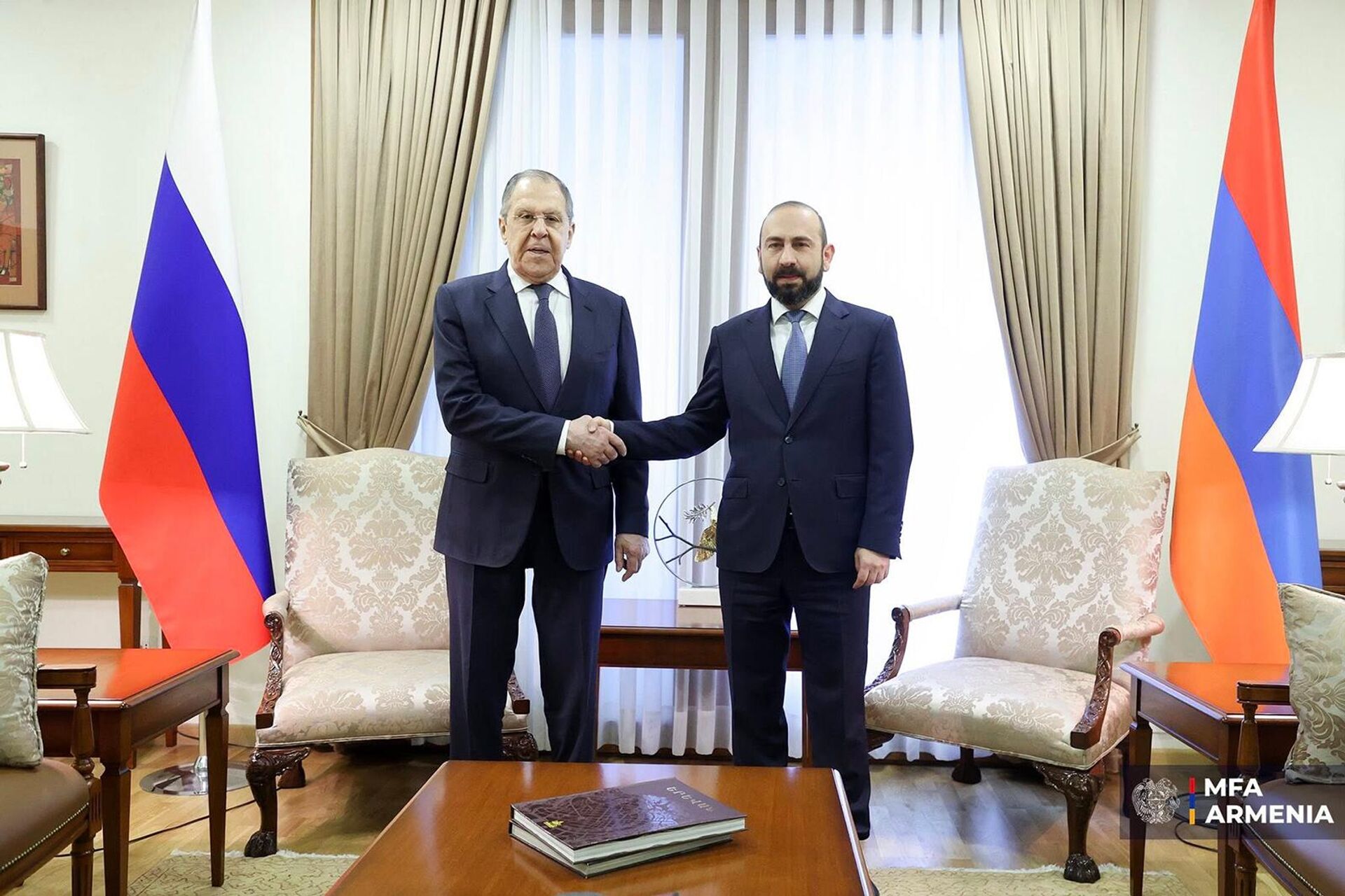 Встреча министров иностранных дел РА и РФ Арарата Мирзояна и Сергея Лаврова в формате тет-а-тет (21 мая 2025). Еревaн - Sputnik Արմենիա, 1920, 21.05.2025