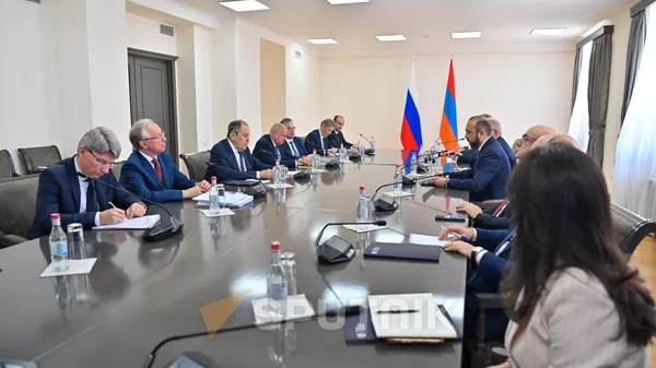 Встреча министров иностранных дел РА и РФ Арарата Мирзояна и Сергея Лаврова в расширенном формате (21 мая 2025). Еревaн - Sputnik Армения