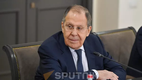 Mинистр иностранных дел РФ Сергей Лавров во время встречи с армянским коллегой в расширенном составе (21 мая 2025). Еревaн - Sputnik Армения
