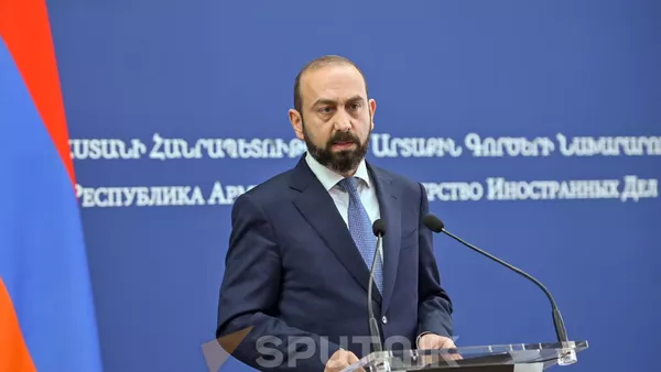 Министр иностранных дел Армении Арарат Мирзоян на совместной пресс-конференции с российским коллегой по итогам встречи (21 мая 2025). Еревaн - Sputnik Армения
