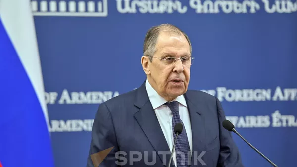 Министр иностранных дел России Сергей Лавров на совместной пресс-конференции с армянским коллегой по итогам встречи (21 мая 2025). Еревaн - Sputnik Армения