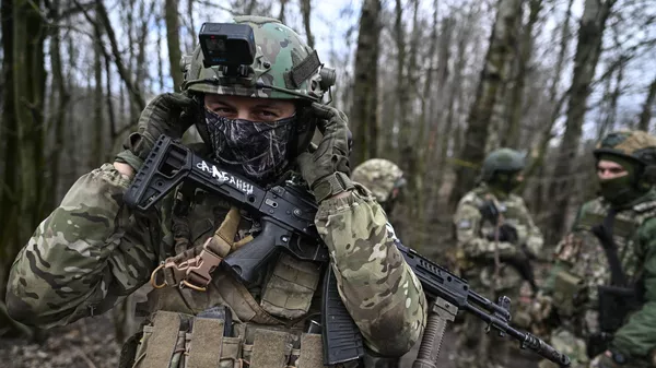 Военнослужащие штурмового подразделения Федосийского полка Воздушно-десантных войск (ВДВ) отрабатывают боевое слаживание в Курской области - Sputnik Армения